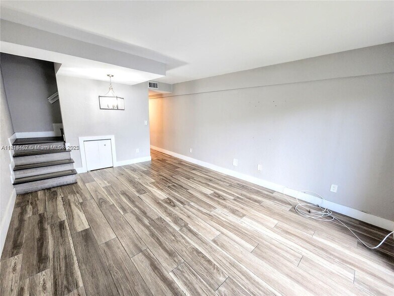 Primary Photo - 1421 SW 37th Ave