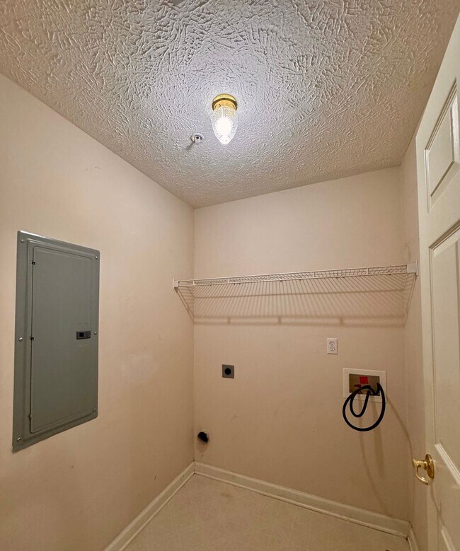 Building Photo - Harbour Pointe Condo