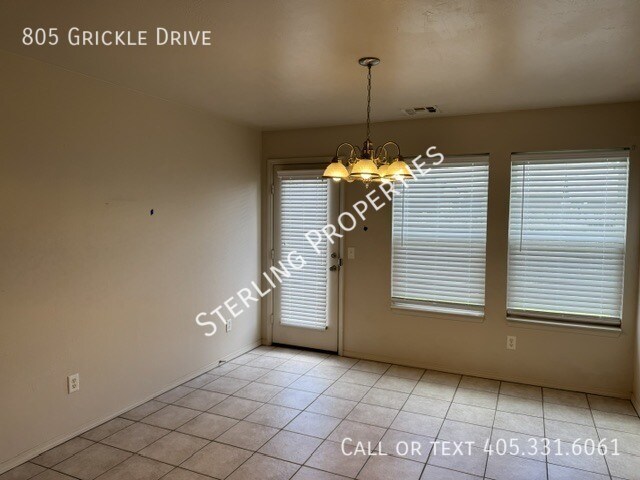 Building Photo - 805 Grickle Dr