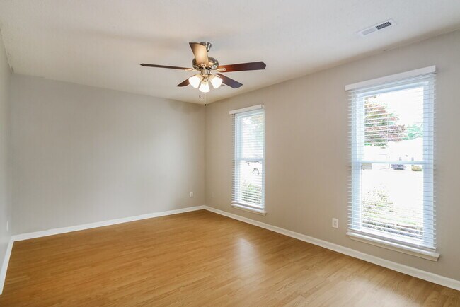 Building Photo - 3242 Hawick Commons Dr
