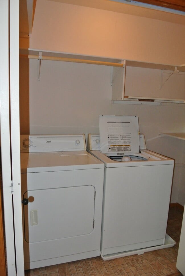 Building Photo - Corvallis Comfort & Convenience: Spacious 3-bedroom, 2.5 bath  Townhome