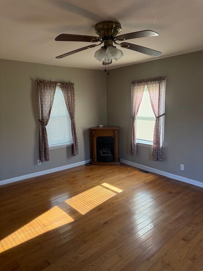 Building Photo - 36 Windy Hill Rd