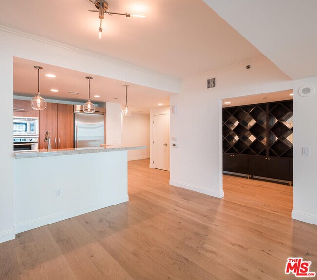 Building Photo - 13650 Marina Pointe Dr