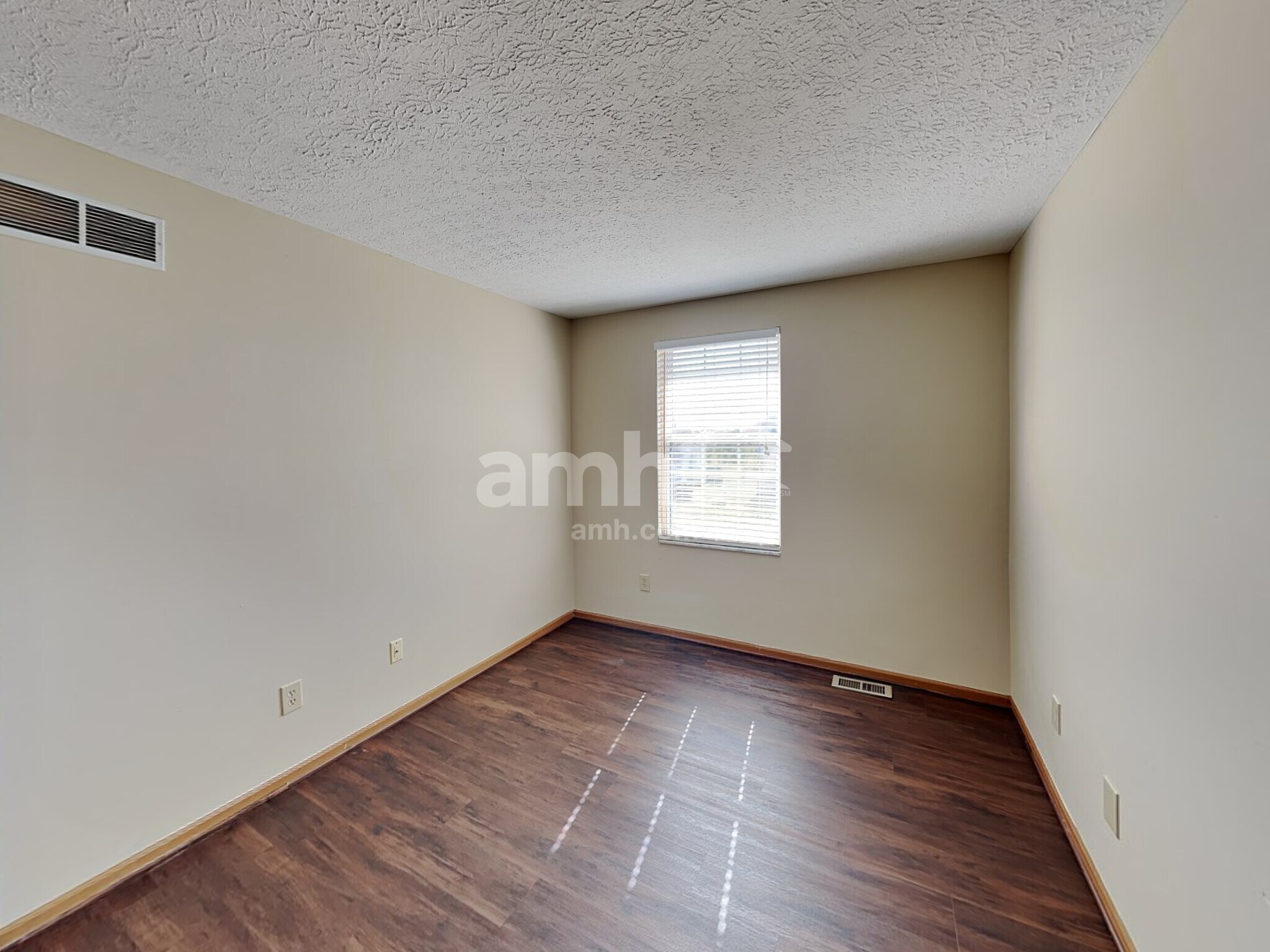 Building Photo - 1064 Amherst Blvd