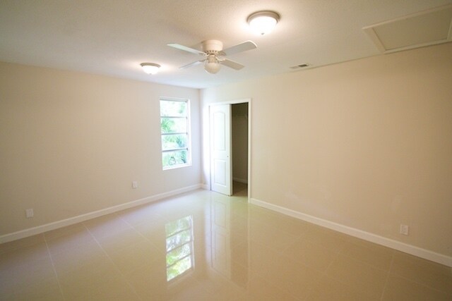 Building Photo - Beautiful & Modernized 3 Bed/3 Bath Pool Home For Rent in PSL!