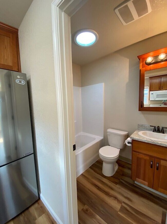 Building Photo - 1956 Sagewood Way