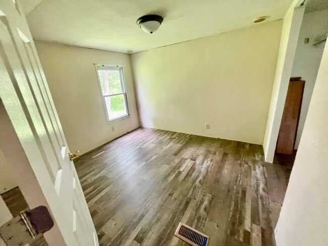 Building Photo - 2 Bed 1 Bath- Aliquippa PA