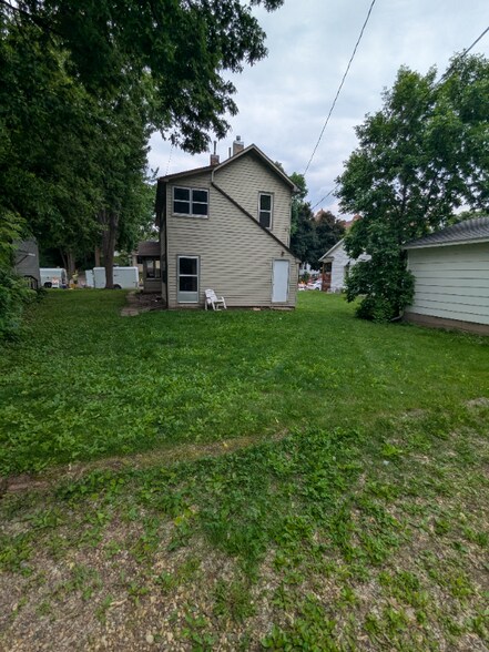 Building Photo - 909 2nd Ave
