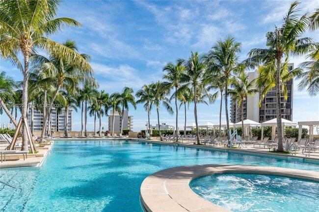 Building Photo - 1425 Brickell Ave