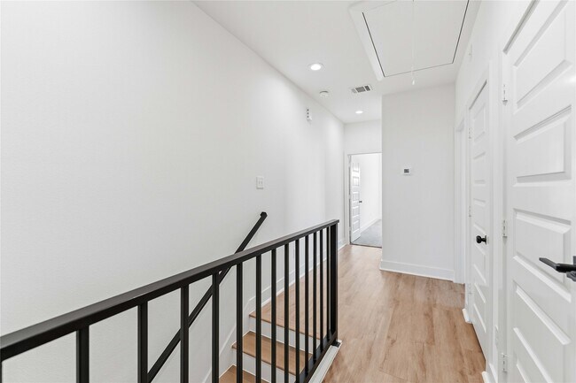 Building Photo - 2217 Lee St