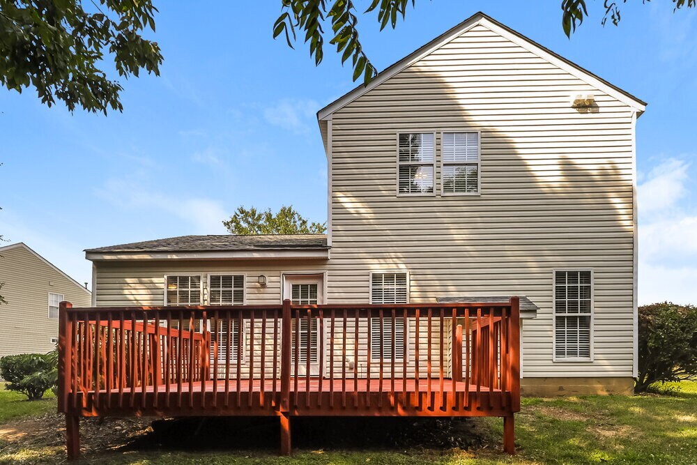 Building Photo - 137 Lantana Dr