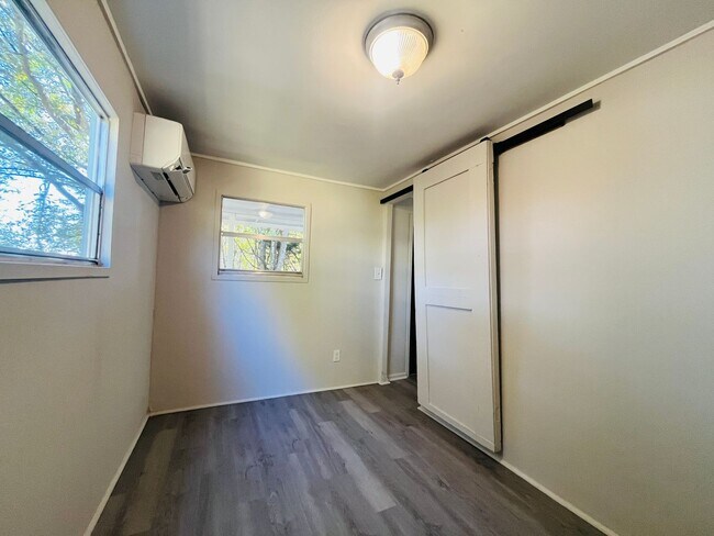 Building Photo - 954 Johnson Rd