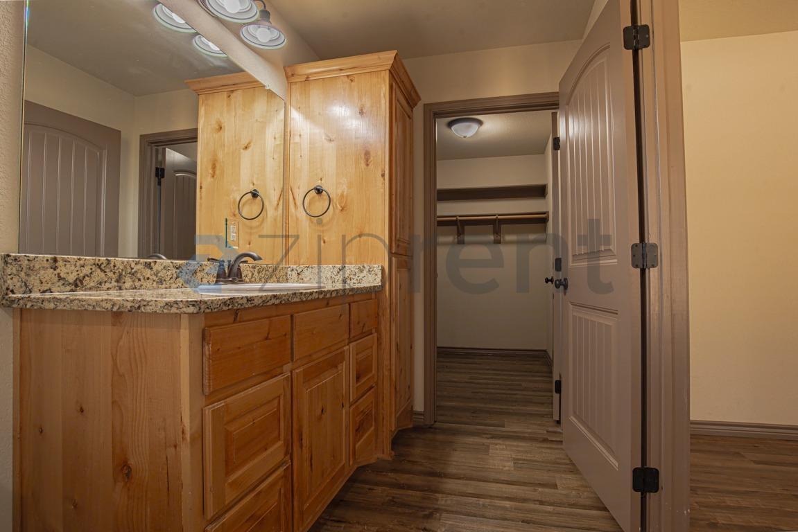 Building Photo - Unit
