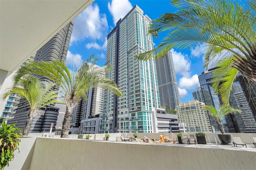 Building Photo - 1250 S Miami Ave