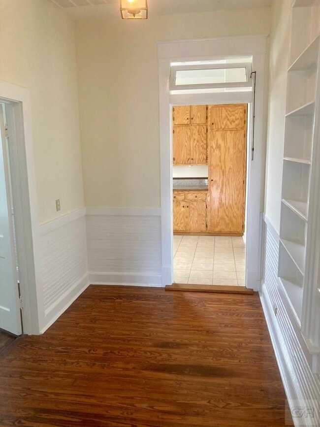 Building Photo - 817 10th St