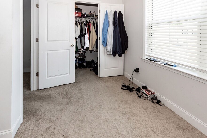 Building Photo - 531 Green Fern Dr