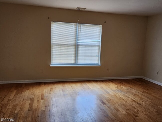 Building Photo - 313 S 6th St