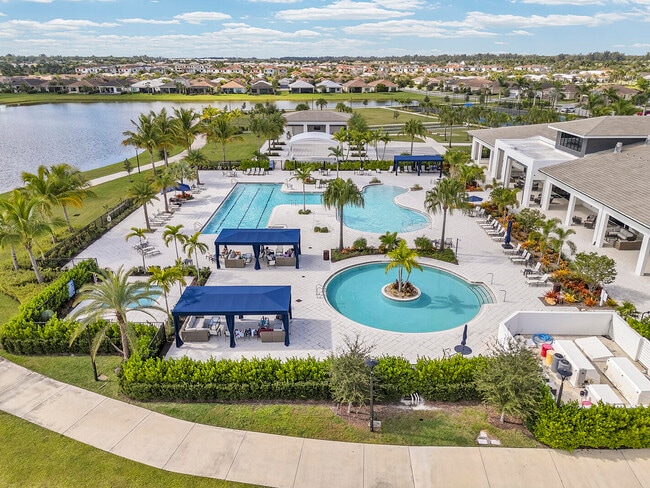 Building Photo - 5320 St Armands Way