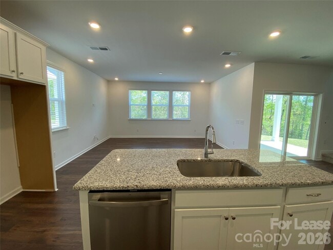 Building Photo - 14057 Lake Home Ln