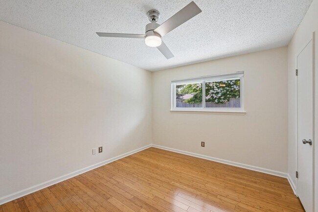 Building Photo - 2717 Charlesworth Dr