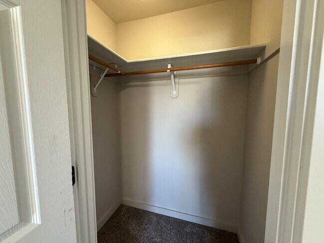 Building Photo - 3 Bed Townhome with awesome fenced yard!