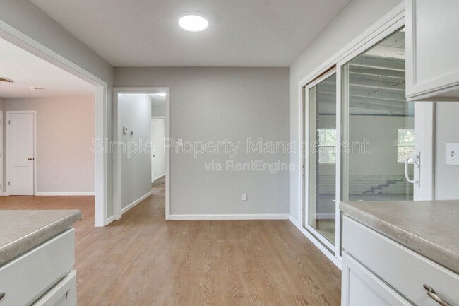 Building Photo - 813 S Midwest Blvd