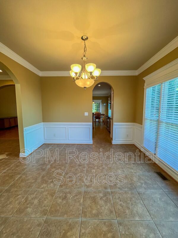 Building Photo - 726 Wine Cellar Cir