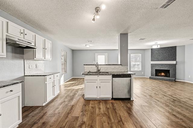 Building Photo - 2256 White Oak Dr