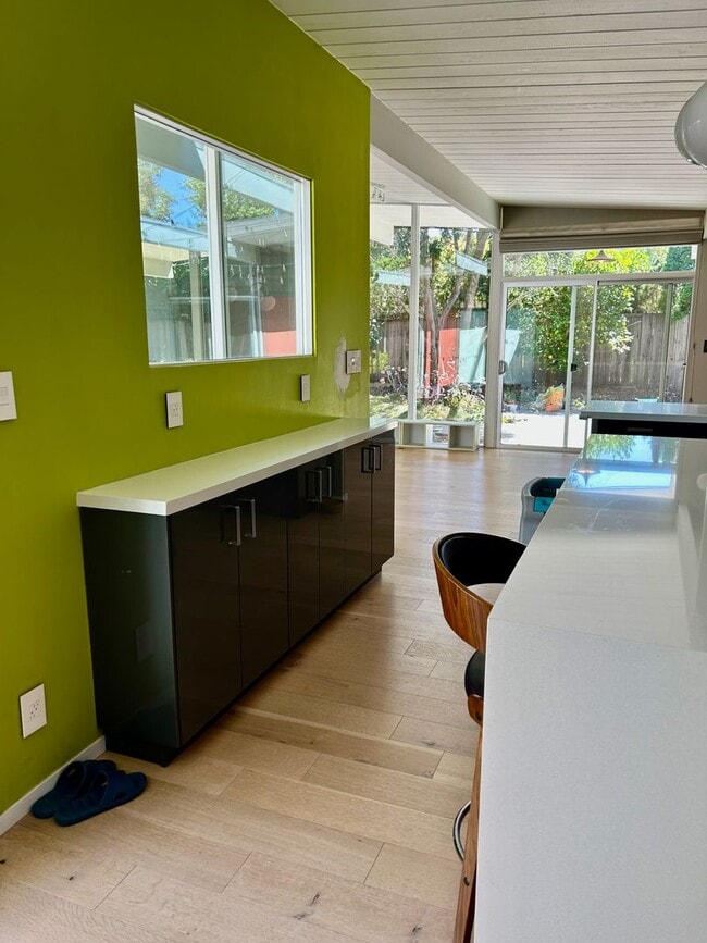 Building Photo - Updated Willow Glen Eichler