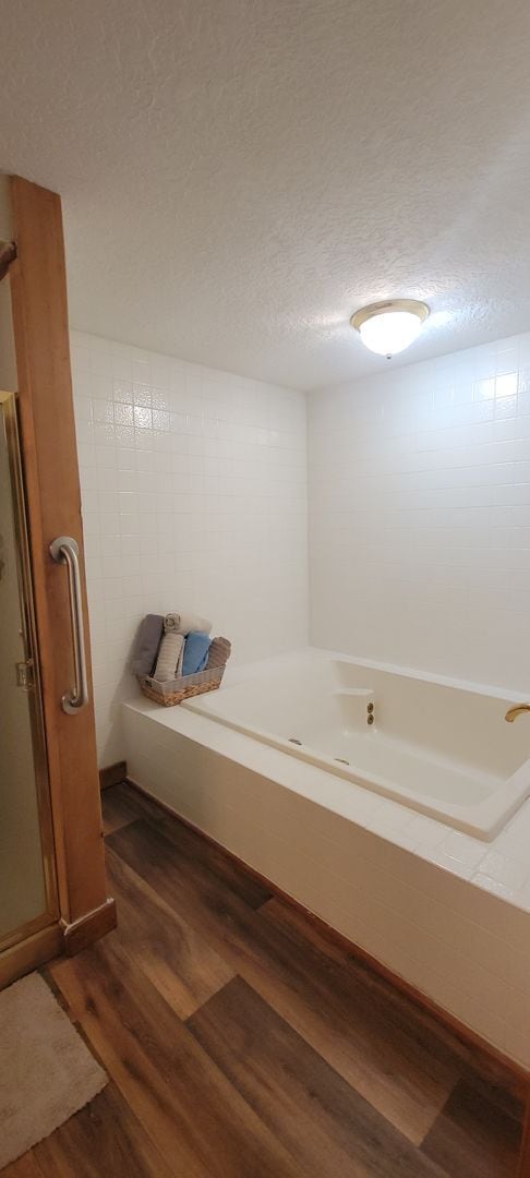 Building Photo - Short Term Lease, Fully furnished all utilities included