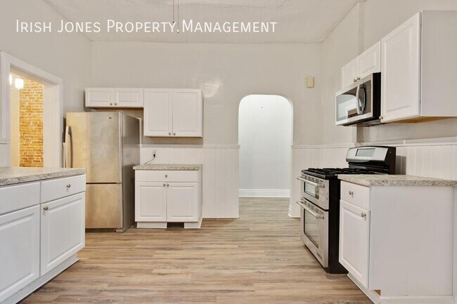 Building Photo - 608 Niagara St