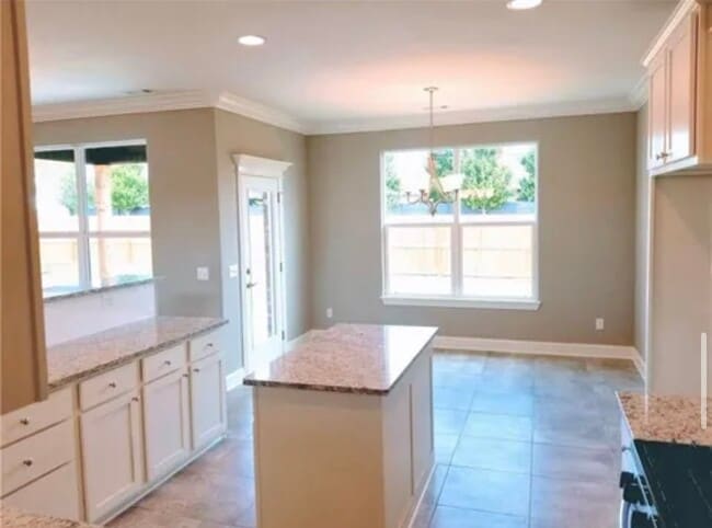 Building Photo - 4401 SW Layton Rd