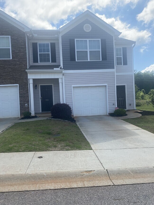 Building Photo - "Modern 3-Bedroom Multiplex with 3 Full Ba...