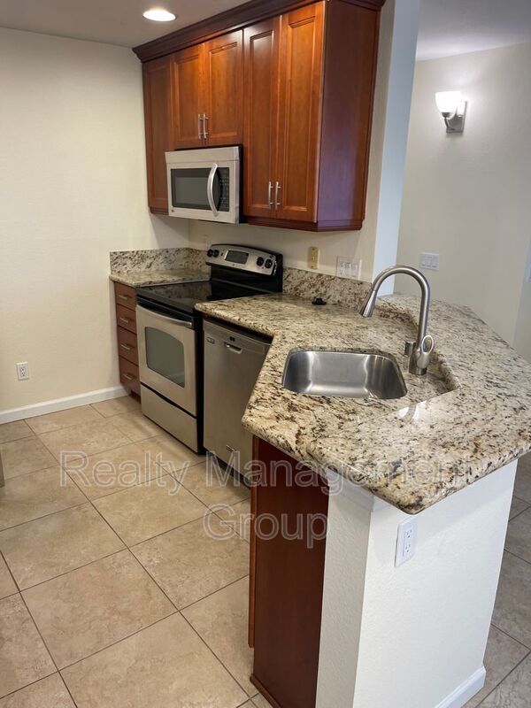 7083 Camino Degrazia 7083 Camino Degrazia San Diego CA 92111