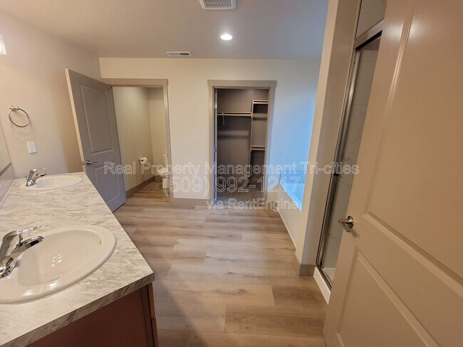 Building Photo - 10509 Silverbright Dr