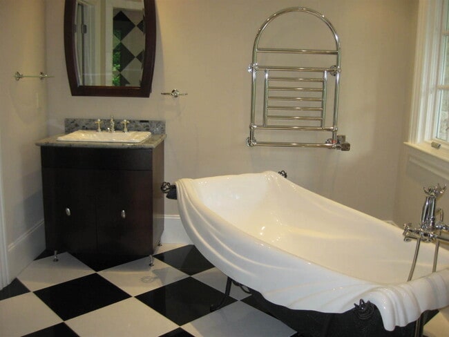 Building Photo - 4 Story Townhome in Greensboro NC