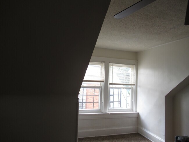 Building Photo - 829 Windham Ave