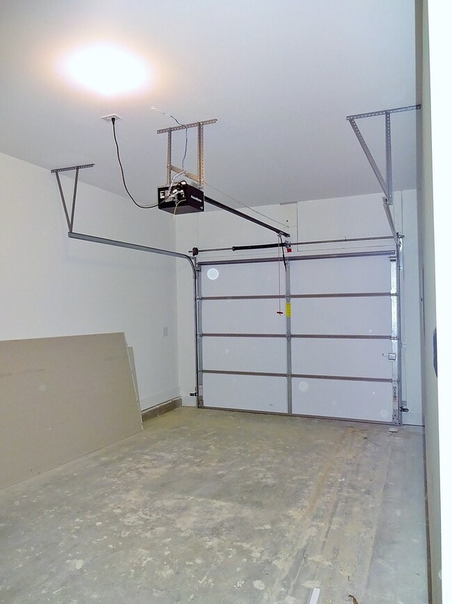 Building Photo - Spacious Town Home in Gardendale - Available to View Now!!!