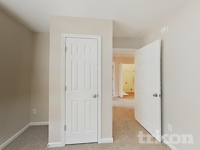 Building Photo - 137 Chatham Trace