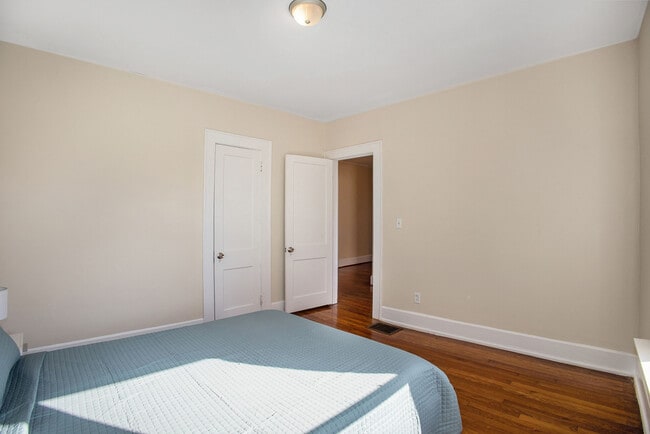 Building Photo - 854 5th St W