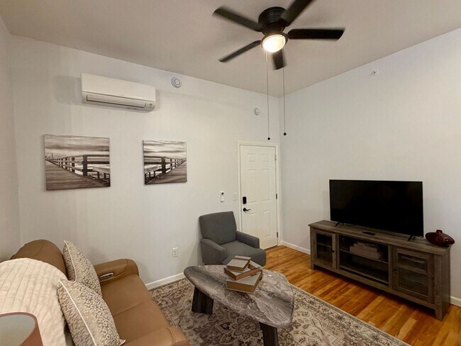 Building Photo - 719 N 3rd Ave