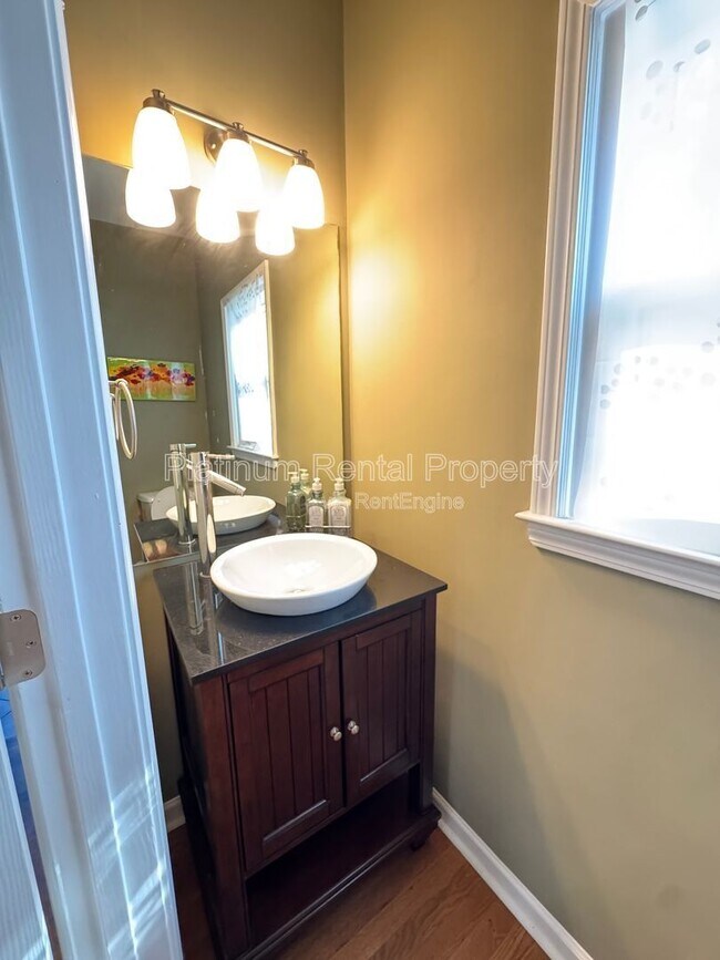 Building Photo - 425 Water Shadow Ln