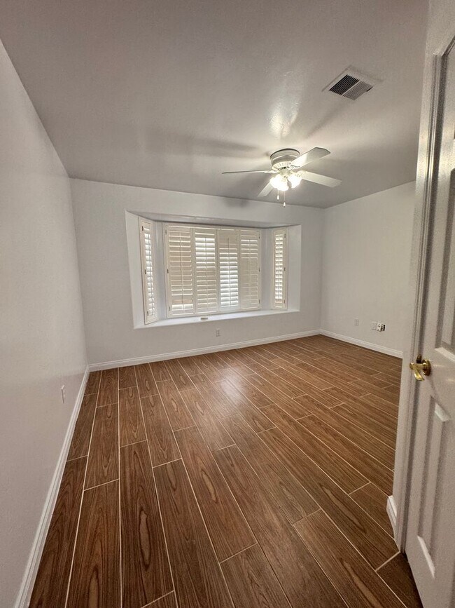 Building Photo - Beautiful 3-Bedroom Home in NW Bakersfield $2,600 rent/deposit !!!!