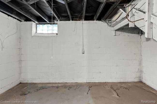 Building Photo - 19412 Sussex St