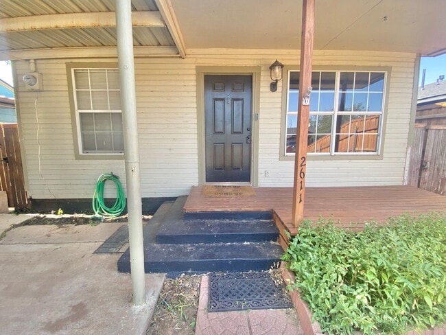Building Photo - PRE- LEASING NOW for 2 bed 2 bath updated ...