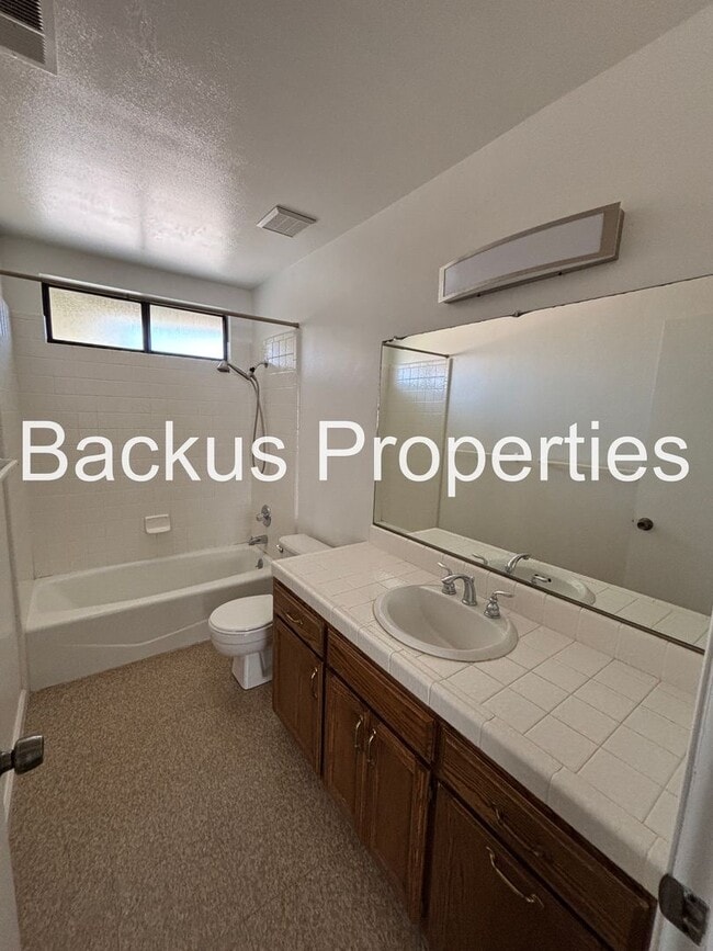 Building Photo - Wonderful Three bedroom Home in Greenfield