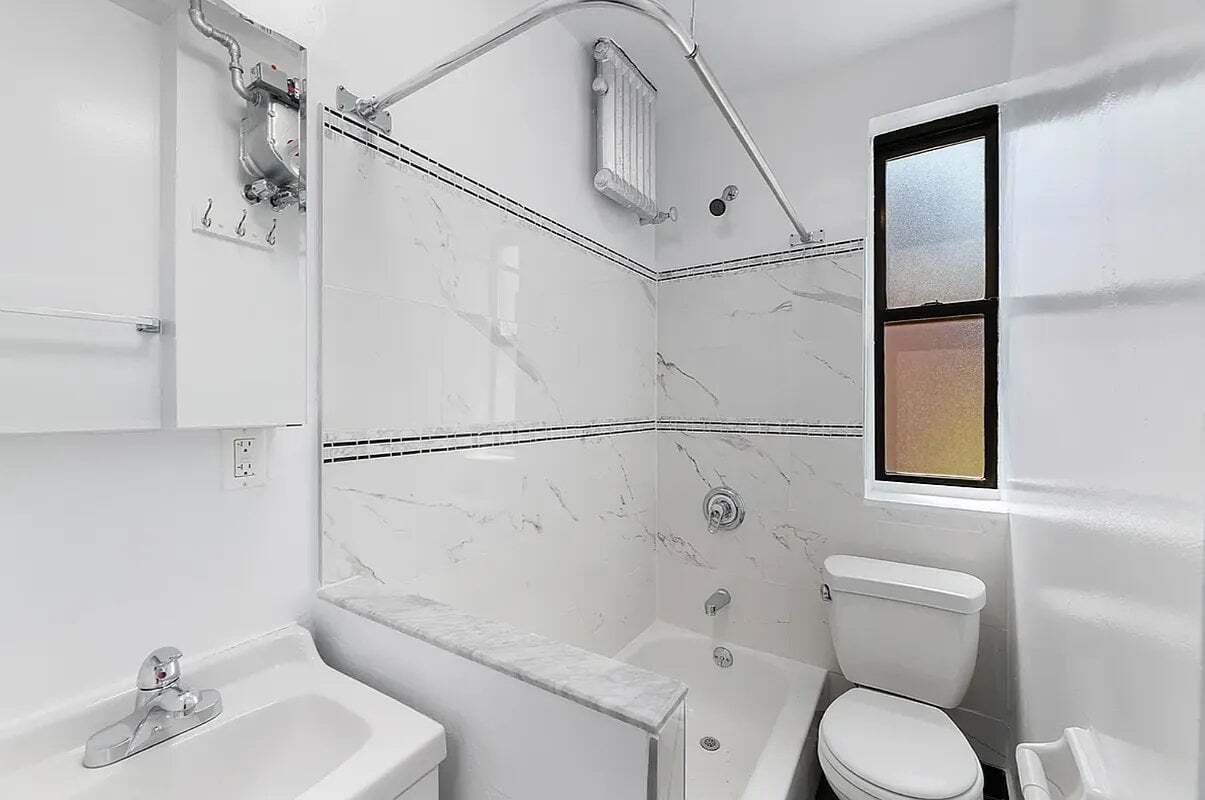 Building Photo - 122 Norfolk St