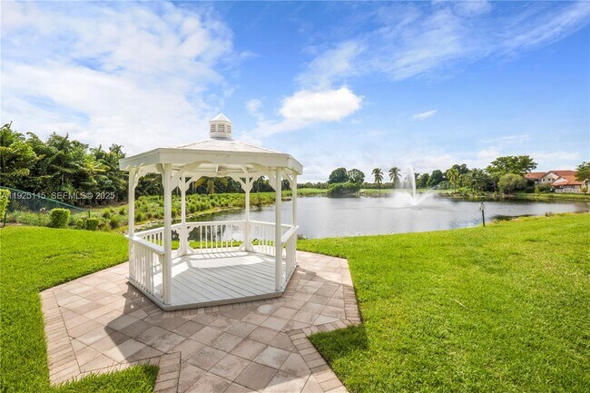 Building Photo - 5127 NW 102nd Ct