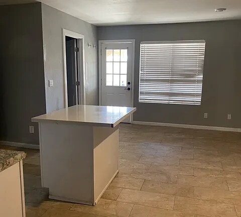 Primary Photo - 5876 S Del Moral Blvd