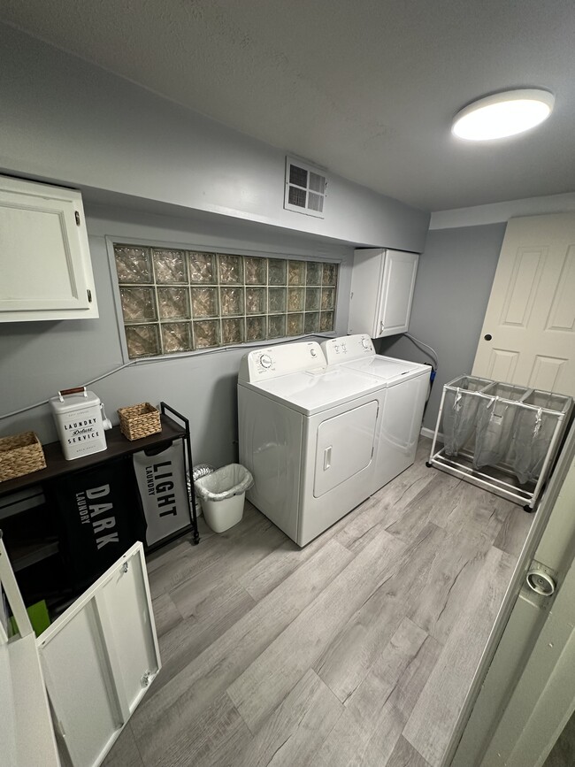 Building Photo - 1734 E Carson St